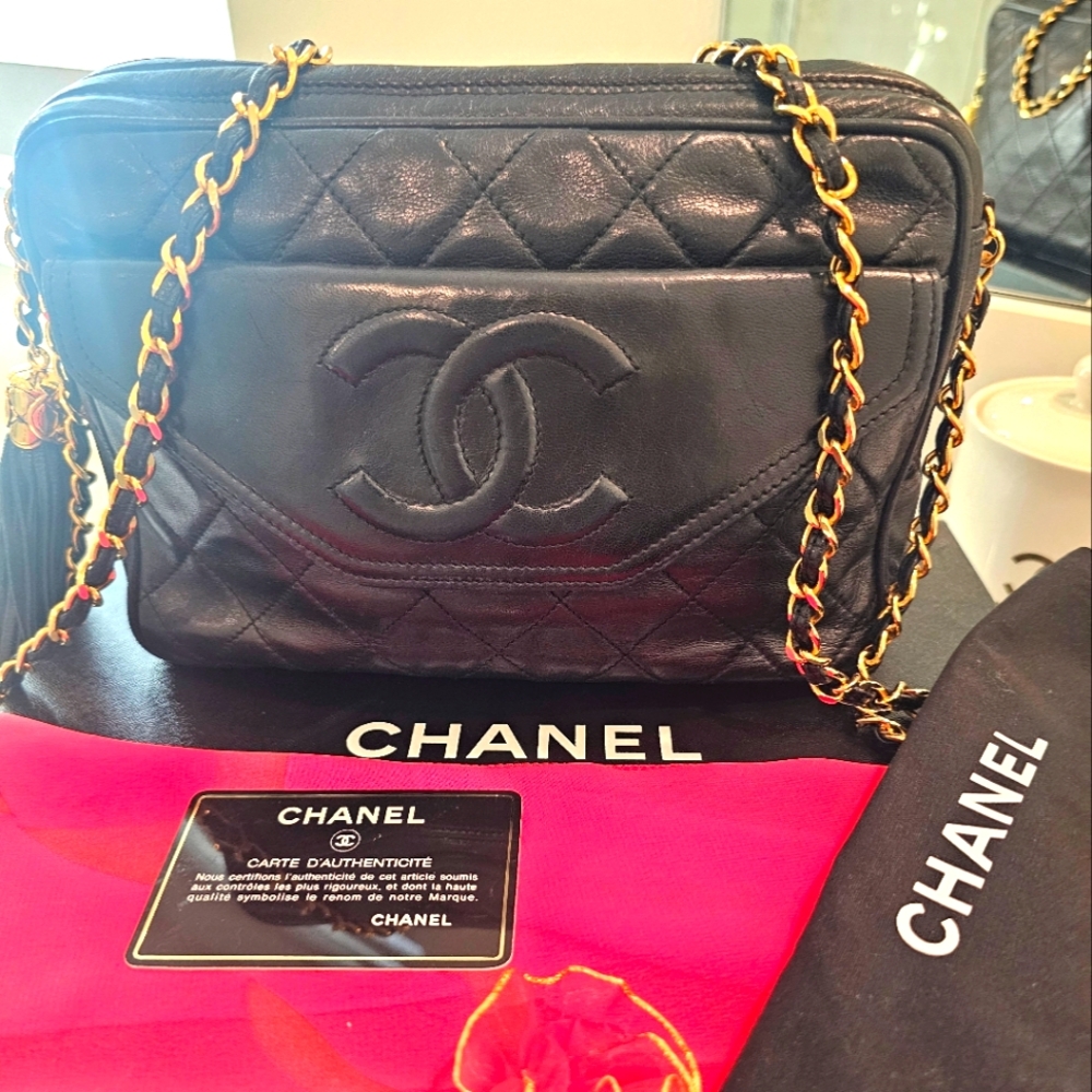 💯 AUTHENTIC VINTAGE CHANEL CAMERA BAG